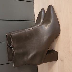 New Vince Camuto Cammen pointed toe bootie